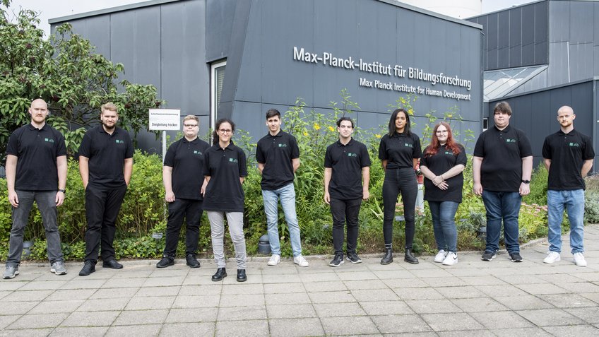 Jedes Jahr im September startet ein neuer afib-Ausbildungsjahrgang. Hier zu sehen ist die Gruppe, die 2021 ihre Ausbildung begann.  Jedes Jahr im September startet ein neuer afib-Ausbildungsjahrgang. Hier zu sehen ist die Gruppe, die 2021 ihre Ausbildung begann.